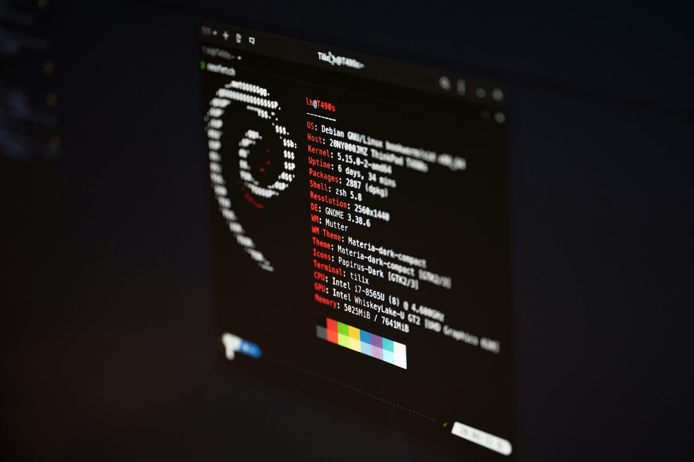 Debian login screen, though I use Ubuntu